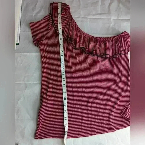 Sexy New with Tags Romeo juliet One Sleeve Striped Top Medium Red And Black - Picture 9 of 10
